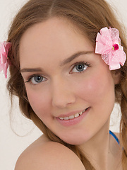 This horny cutie has a few sexy moves she loves to show off whenever she is playing around with herself.